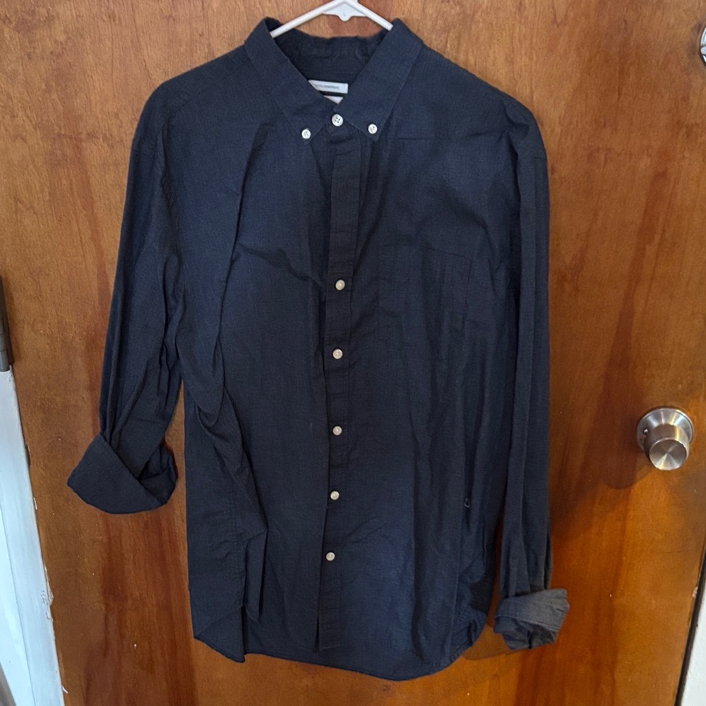 Old Navy Black Long-Sleeve Button-Down Shirt